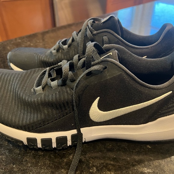 Mens NIKE athletic shoes - Picture 1 of 3